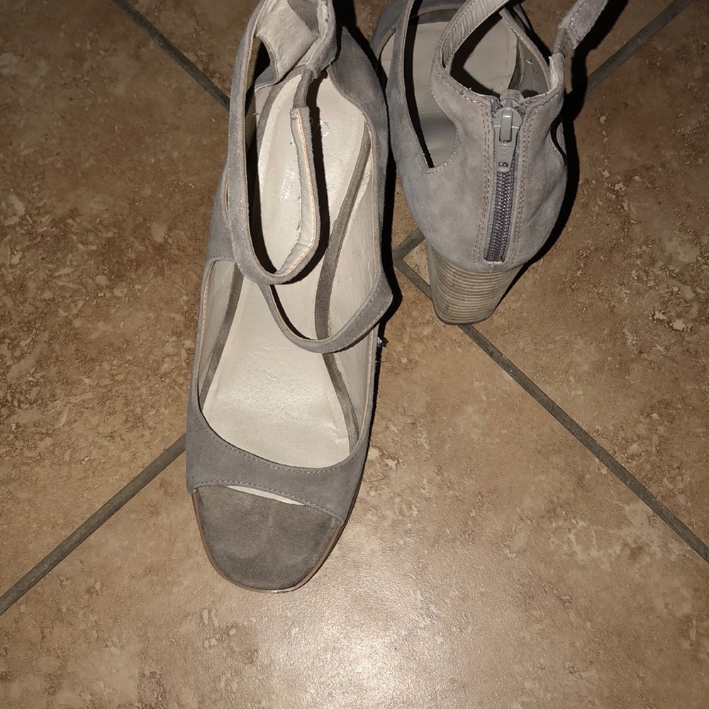 Seychelles heels
